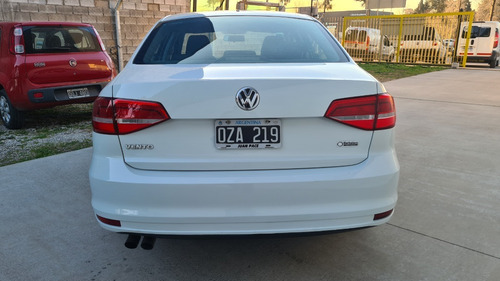 Imagen 5 de 18 de Volkswagen Vento 2.0 Advance Mt 2015