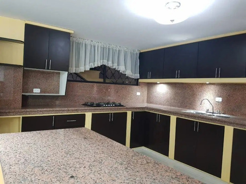 Imagen 1 de 9 de Se Arrienda Hermoso Departamento Amoblado En Latacunga