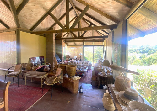Casa En Venta De 5 Dorm. En Zapallar