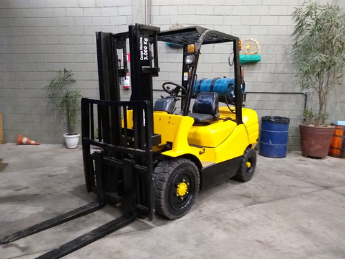 Empilhadeira Feeler Motor Nissan - Cap. 3.000kg