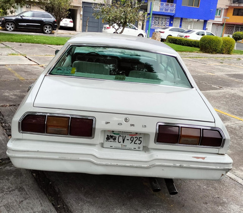 Mustang Placa Autoantiguo Vestiduras Y Carrocería En Blanco