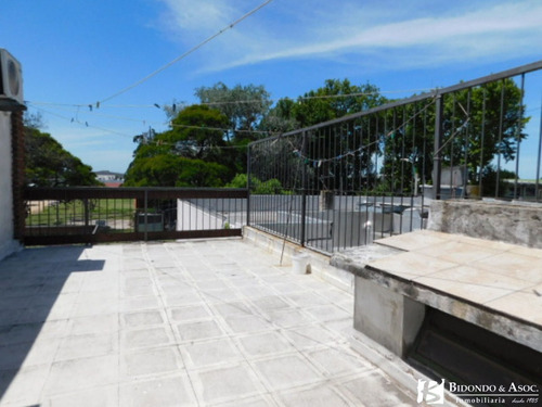 Bidondo Vende Casa En Padrón Único 5 Dormitorios Y 2 Baños Con Garaje En Sayago