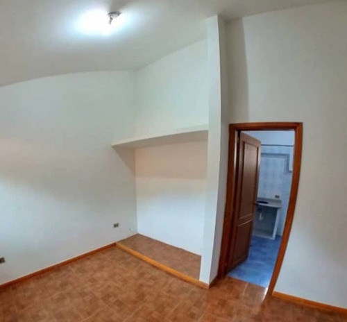 Imagen 8 de 17 de Se Vende Th Barrio Sucre. Maracay 04244029974