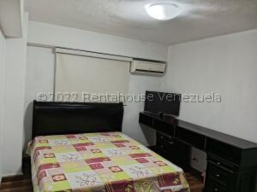 #23-15476 Prestigioso Apartamento En Altamira Sur
