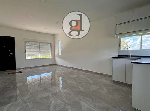 Casa A Estrenar En San José De Mayo, 2 Dormitorios, Fondo