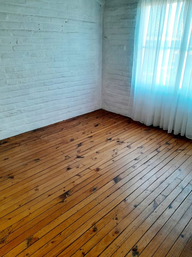 Venta Casa 3 Pisos. A Pasos Metro Elisa Correa