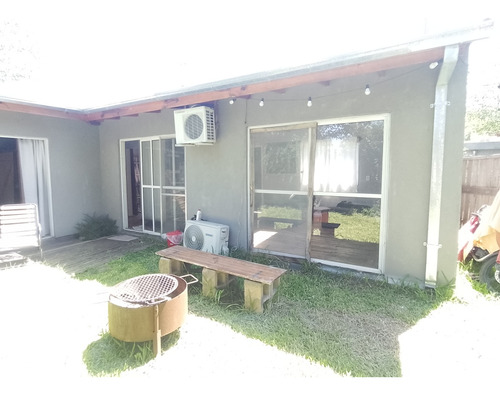 Casa Racionalista De Diseno Moderno, En Club De Campo Weekend , Con Detalles Unicos De Madera Reciclada Y Claraboyas En Techo Y Paredes