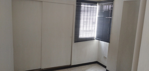 Imagen 10 de 13 de Alquiler Apartamento Av Principal Cumbres De Curumo