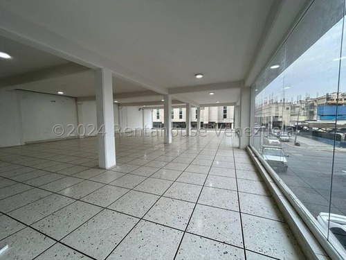 Erika Armeya Alquila, Edificio Con Locales En Pleno Centro De Barquisimeto, Flex: 25-16276