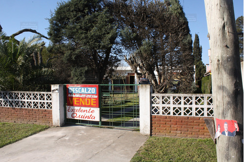 Casaquinta De 2 Dormitorios, 2 Baños, Con Garage, Pileta De Natación, Quincho Y Parrilla