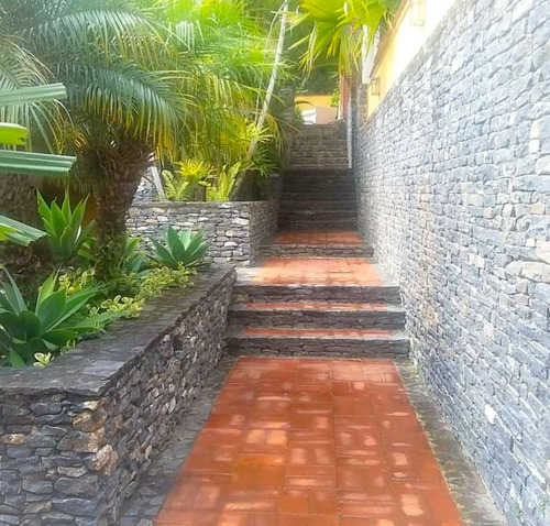 Imagen 1 de 9 de Hermosa Casa Con Amplio Terreno Y Jardin En La Lagunita Country Club - El Hatillo