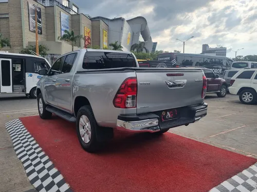 Toyota Hilux 2.4 Mt 4x4 Diésel