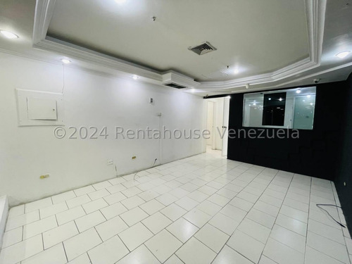 Oficina Comercial En La Iconica Y Prestigiosa Torre Sindoni De Maracay 24-24034 Irrr