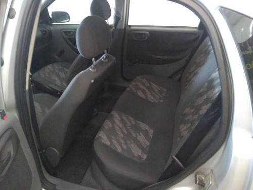 Imagem 8 de 10 de Chevrolet Corsa Sedan 2005 1.0 Maxx 4p