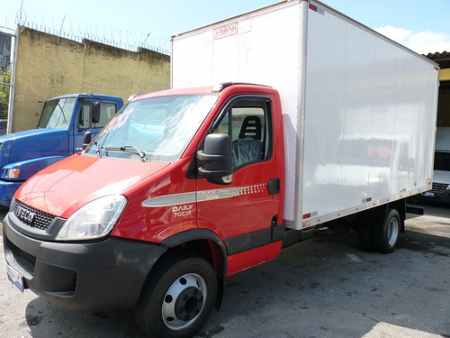 Imagem 2 de 9 de Iveco 70c17 2013 Com Baú