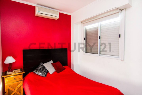 Venta Casa 4 Ambientes, Castelar Norte Excelente Chalet Reciclado A Nuevo En La Mejor Zona De Cast..