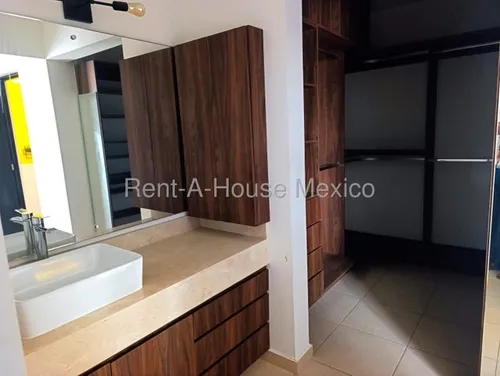 Casa Amueblada Con Cuarto De Tv, 2 Recámaras, Estudio. Renta - Zákia