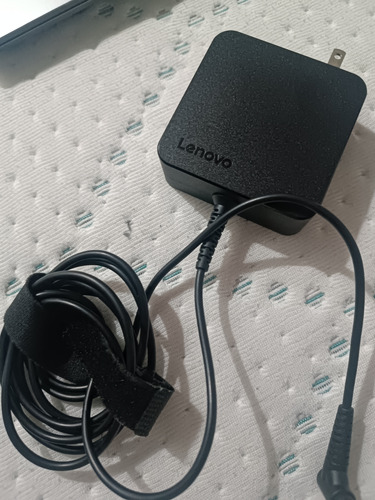 Lenovo Ideapad 3 15iil05, Core I3, 8gb Ram, 1tb Hdd + Mouse (Usado)