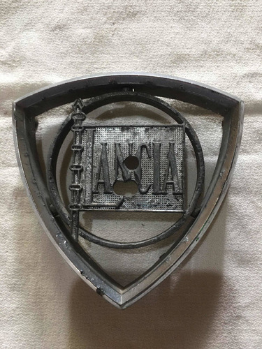 Insignia Metálica Parrilla Lancia Con Detalles