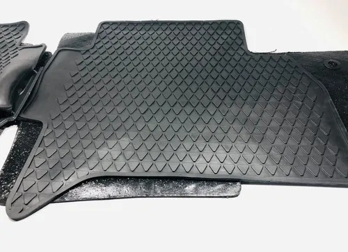 Imagen 2 de 6 de Alfombra De Goma Para Volkswagen Amarok