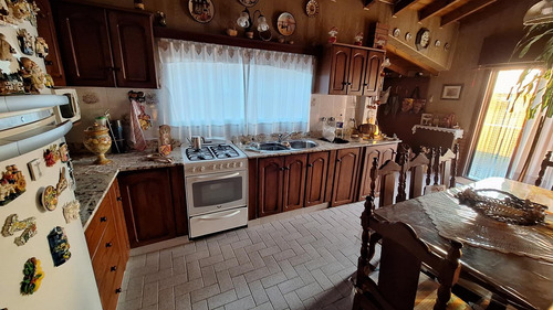 Venta De Casa 3 Ambientes Con Local Y Departamento En Quilmes. Apto Credito !