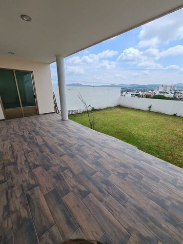 Imagen 17 de 30 de Preciosa Casa En Venta En Cumbres Del Lago