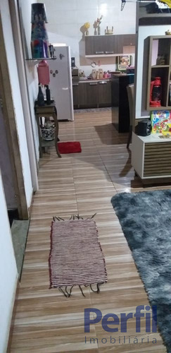 Imagem 2 de 7 de Casas - 2 Dormitórios - 2460