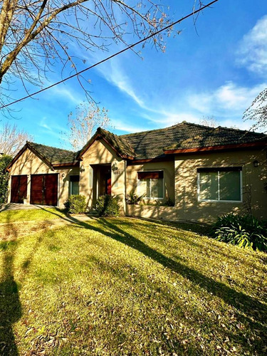 Casa En Venta En Barrio Privado, City Bell