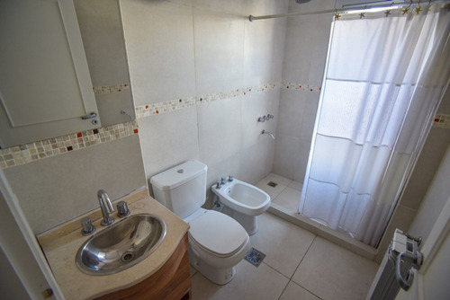 Semi Piso De 3 Dor. Y Cochera. Nuevo. Con Amenites