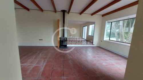 Excelente Casa En Venta De 5 Dormitorios En Santo Domingo