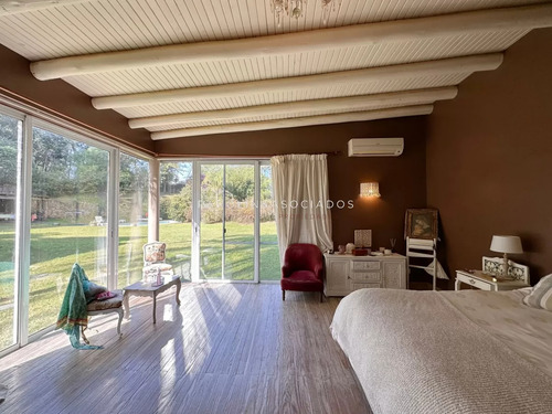 Hermosa Propiedad En Venta De 4 Dormitorios En Zona Lugano, Punta Del Este.