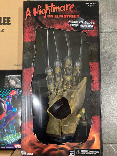 Freddy Krueger Nightmare Elm Street Glove 1:1 Prop 1984 Neca