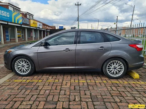 Ford Focus Titanium 2.0cc AT AA 4X2