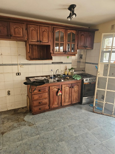 Triplex Con Entrada De Auto Y Patio , Tres Dormitorios