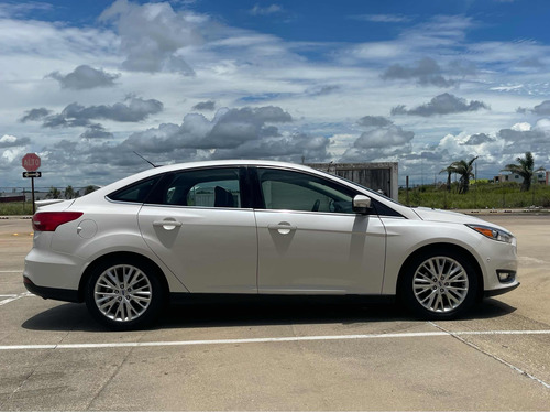 Ford Focus 2.0 Titanium At