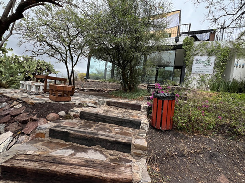 Hermoso Lote Terreno Regular Completamente Plano Propio Para Construir La Casa De Tus Sueños Dentro De Fraccionamiento Privado Real De Juriquilla.