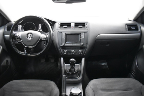 Imagen 10 de 14 de Volkswagen Vento Advance Summer 2.0 Manual 2016 Rpm Moviles