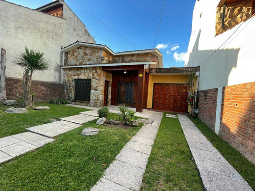 Venta Chalet 2 Dormitorios Castelar Con Cochera