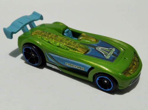 Hot Wheels Carro Marvel Battle Spec Oscorp