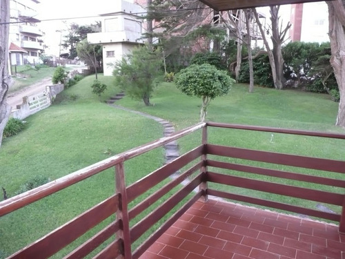 Importe Chalet En Esquina Con Vista Al Mar. Zona Centro Gran Parque 2 Cocheras