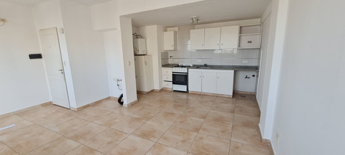 Imagen 2 de 12 de Venta 2 Amb Con Balcón Y Cochera - Lanús Este