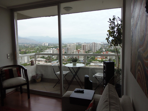 Con Vista Panorámica En Macul Y Próxima Estación De Metro