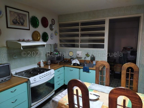 Comercial En Venta En Santa Monica #24-18100 Yosmil Carrero