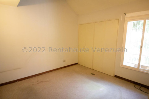 Townhouse En Venta, La Alameda #23-11427