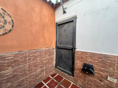 Casa En Venta Ubicada En Urbanizacion Valle De Oro San Diego. St