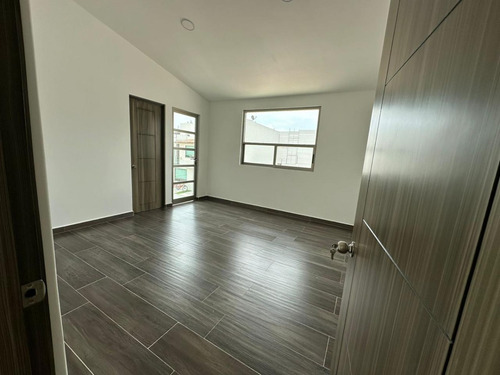 Renta De Casa Nueva En Toluca - Cacalomacan Ven A Conocer Tú Casa Con Un Hermoso Jardín , En El Primer Cuadro De La Zona Residencial Campestre De Cacalomacan El Mas Exclusivo A 20 Min Centro De Toluca
