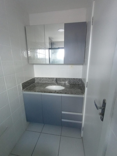 Alugo Apartamento De Três Quartos No Bairro N.s.das Graças.