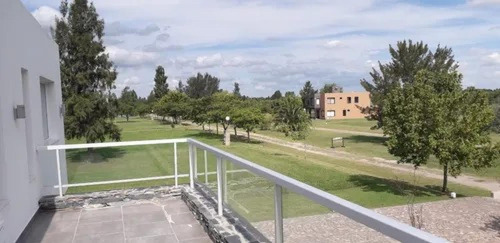 Casa En Venta - 4 Dormitorios 4 Baños - Coronel Brandsen