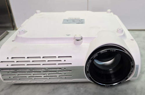 Proyector 1080p Proyector De Vídeo Hd Yaber 5000 Lúmenes Con Blanco (Usado)