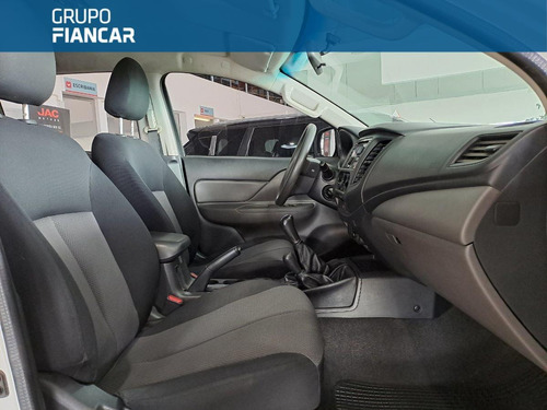 Imagen 5 de 14 de Mitsubishi L200 4x4 Turbo Diesel 2020